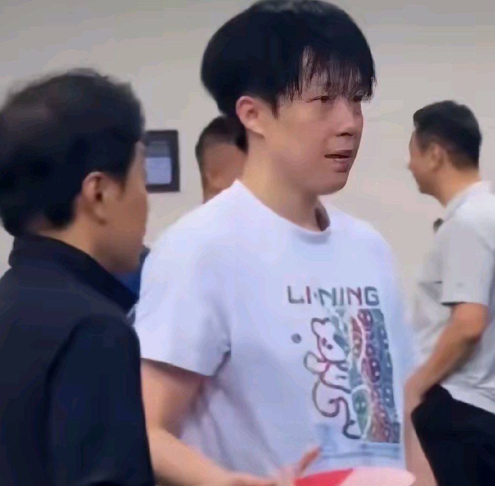 浓眉哥在DWG比赛中领先优势明显，战术调整引发热议！